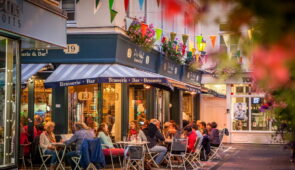 Alfresco Dining at Dix Nuef (credit - Visit Guernsey)