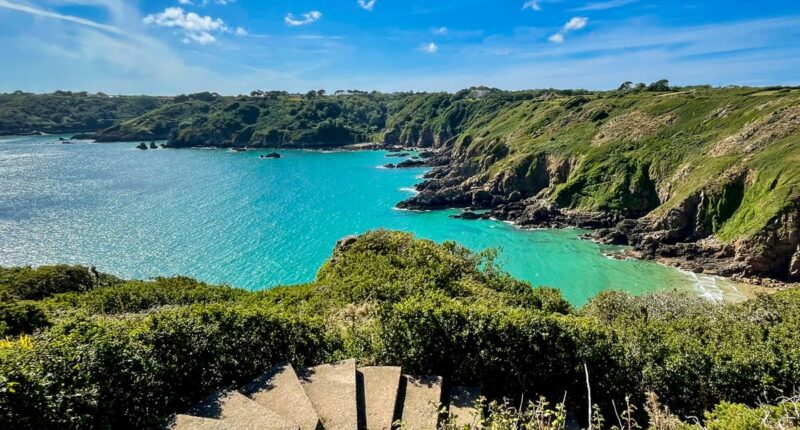 The coastal path from Jerbourg to Saints Bay (credit - Katia from the Absolute Escapes team)