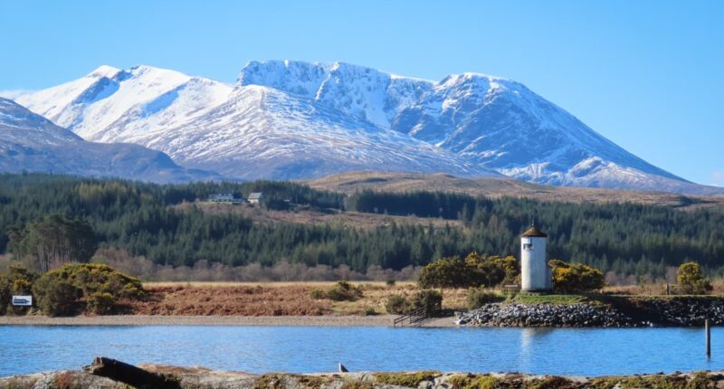 Gairlochy Lighthouse on the Caledonian Canal (credit - Doreen and George Mealing)