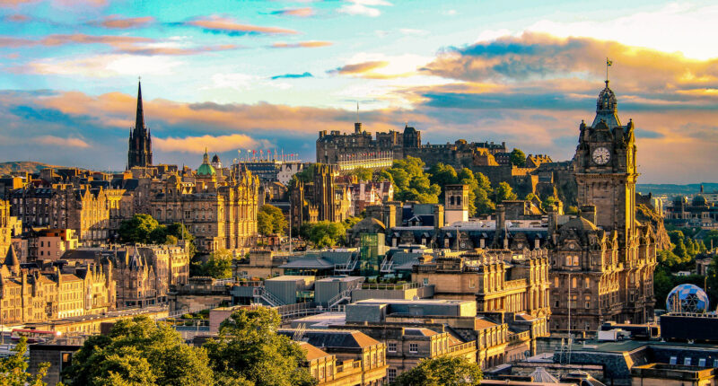 Discover the historic city of Edinburgh