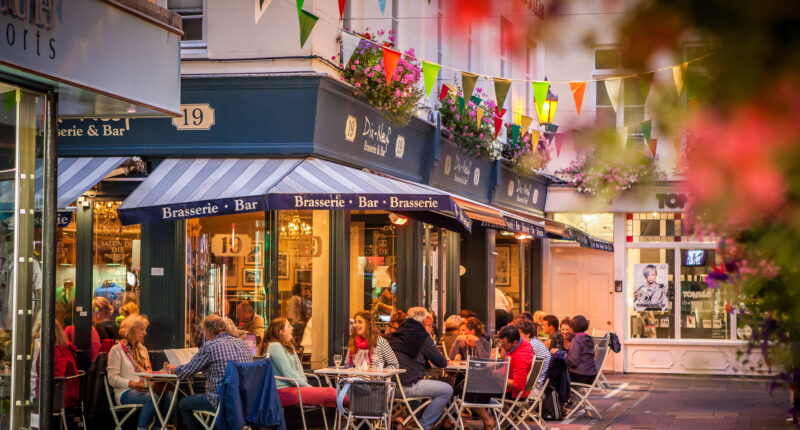Alfresco dining in St Peter Port