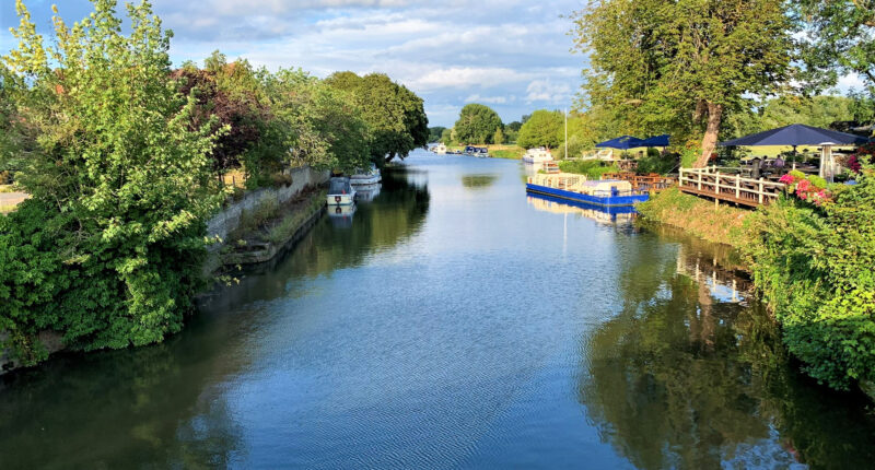 The Thames Path approaching Abingdon-on-Thames