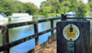 Signpost on the Thames Path