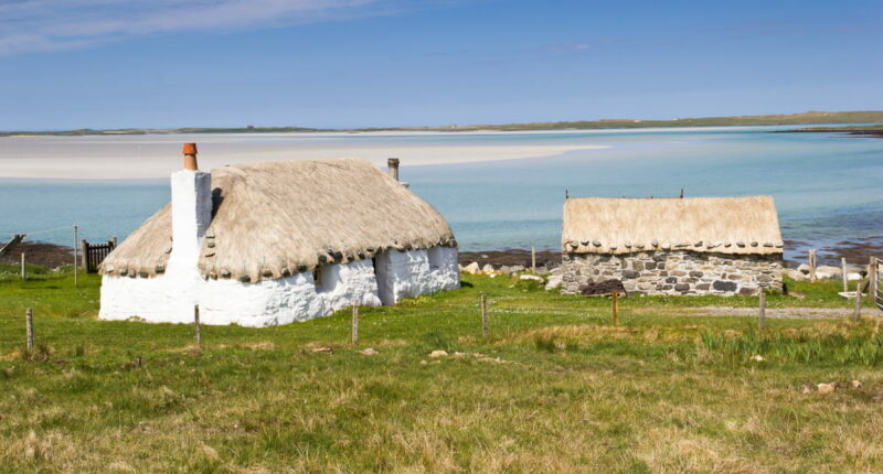 Croft houses near Traigh Ear beach - North Uist