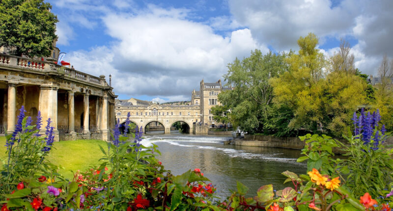 River Avon in Bath looking towards Pulteney Bridge