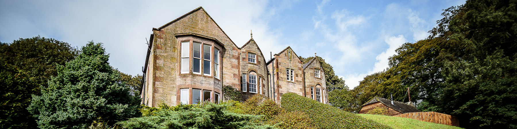 What is a Bed & Breakfast? (And Why You Should Stay in Them!)