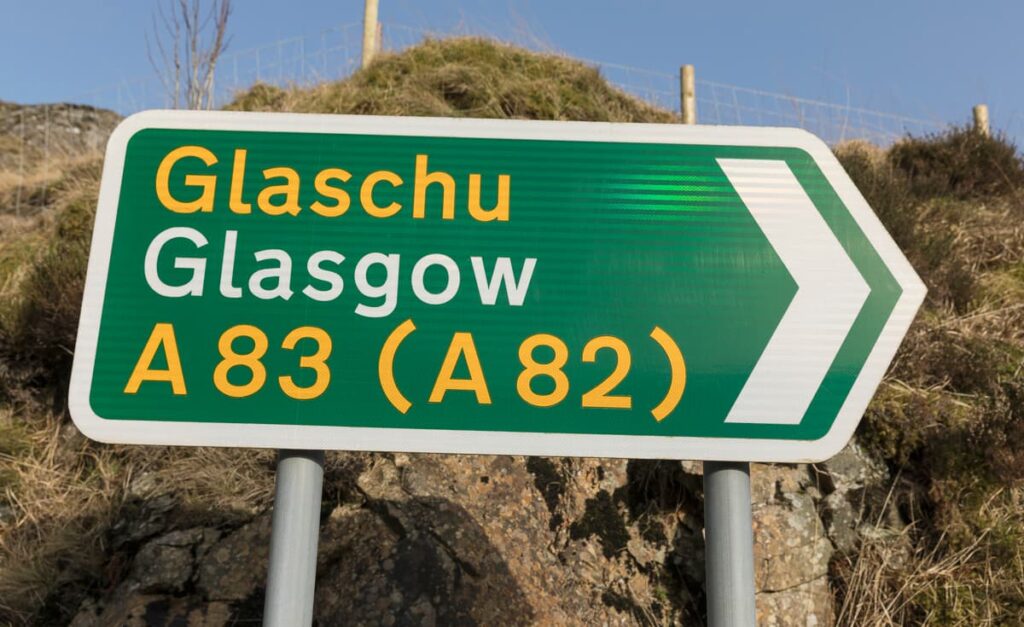 Bilingual road sign for Glasgow (Glaschu) – Gaelic signage is a common feature on Scotland’s roads
