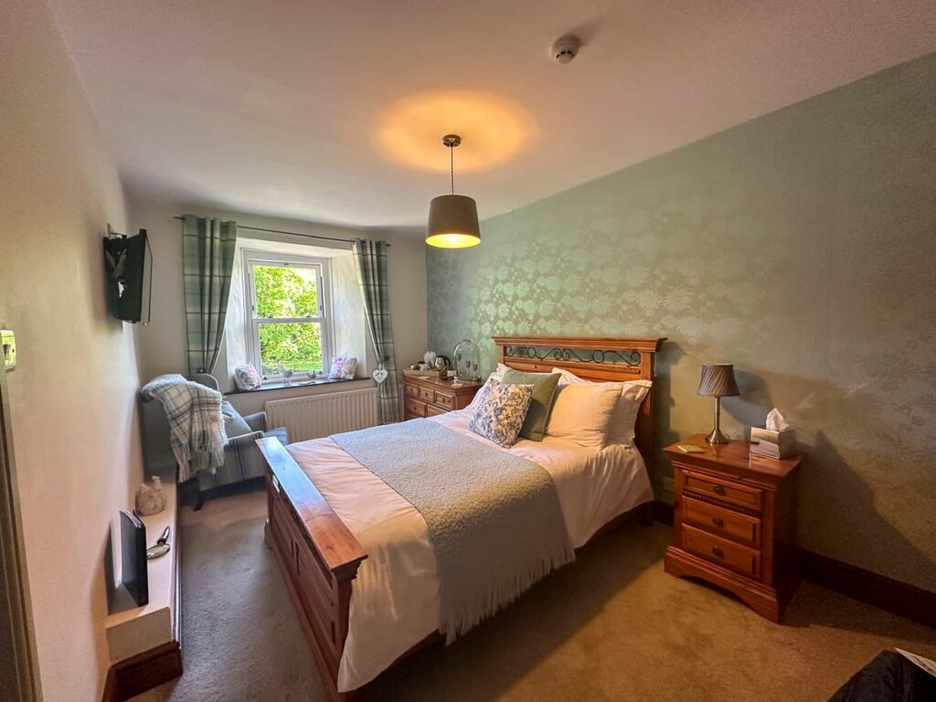 Cosy bed and breakfast in an English village on the Pennine Wya