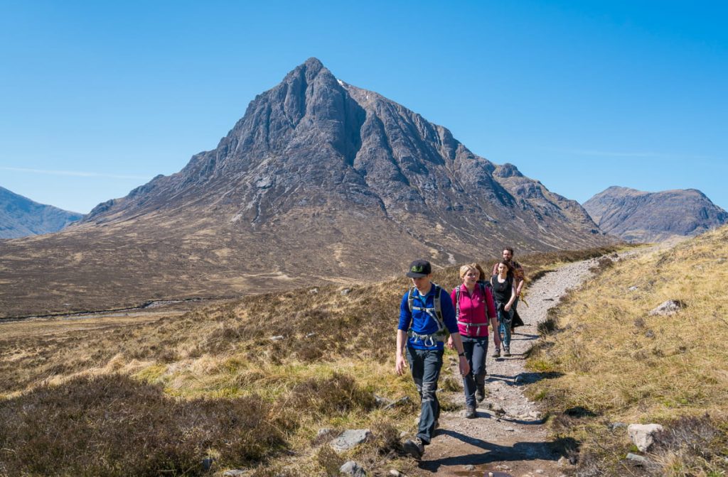 Hillwalkers, Buachaille Etive Mor in Glencoe